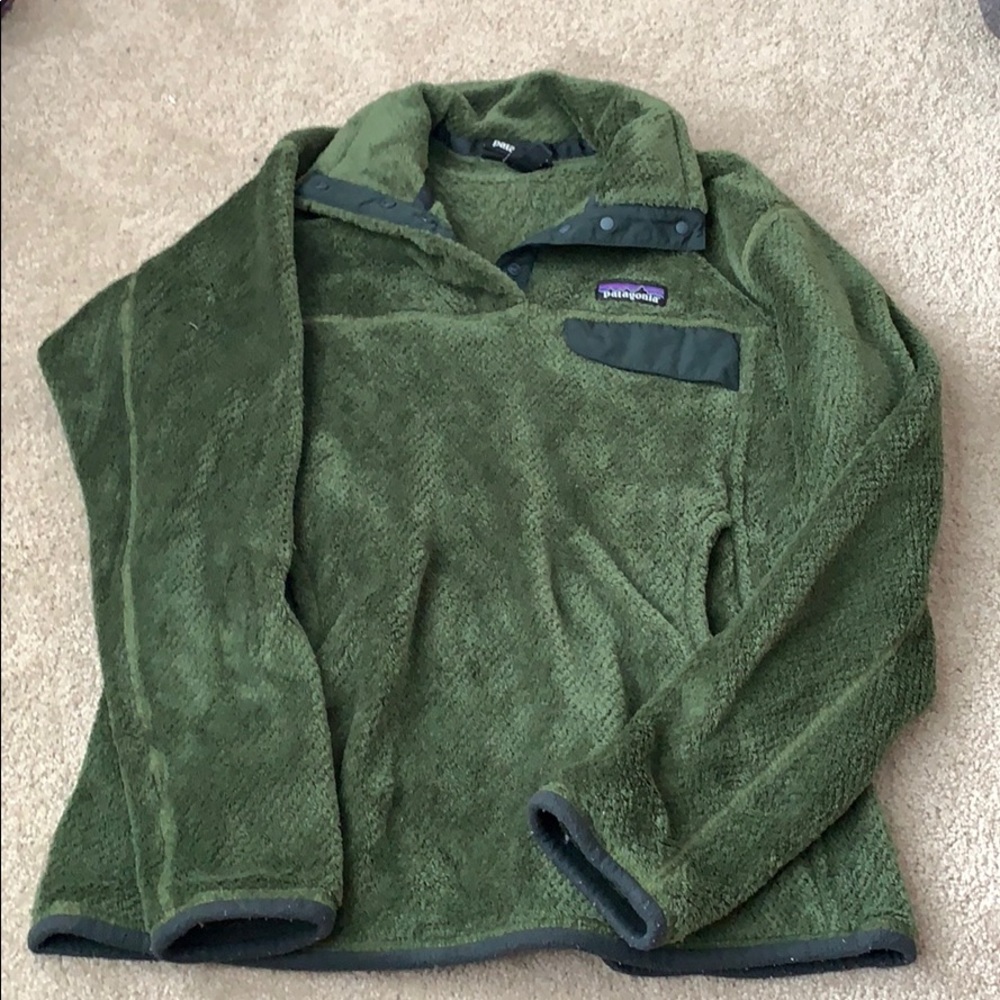 COPY - Super cozy green Patagonia fleece!